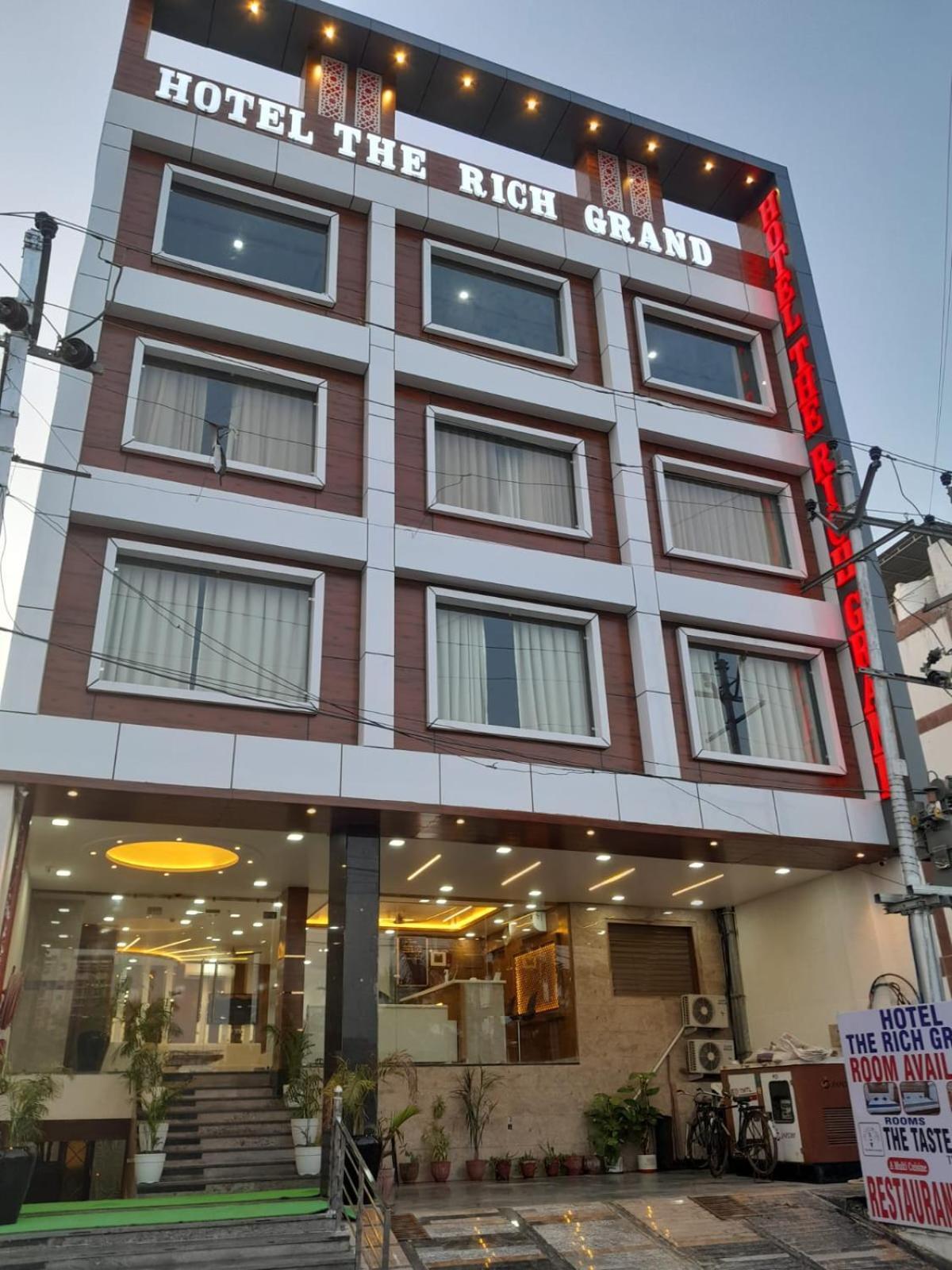 Hotel Taste Of India Агра Екстериор снимка